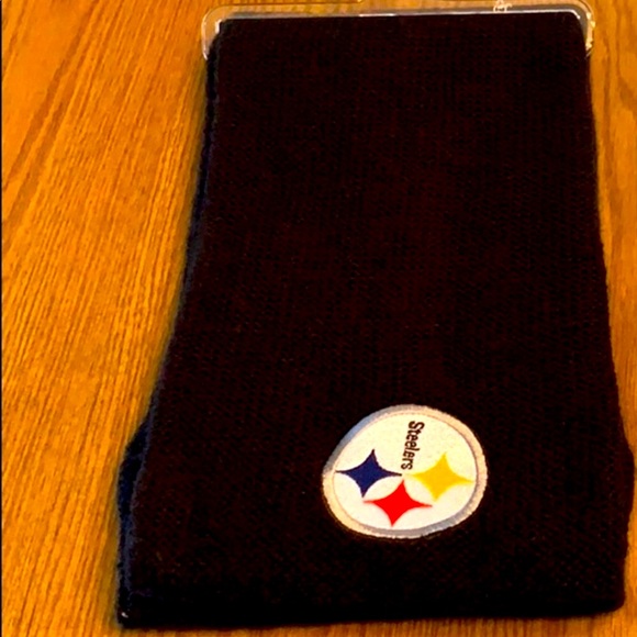 Pittsburgh Steelers Black Infinite Scarf - Picture 3 of 5